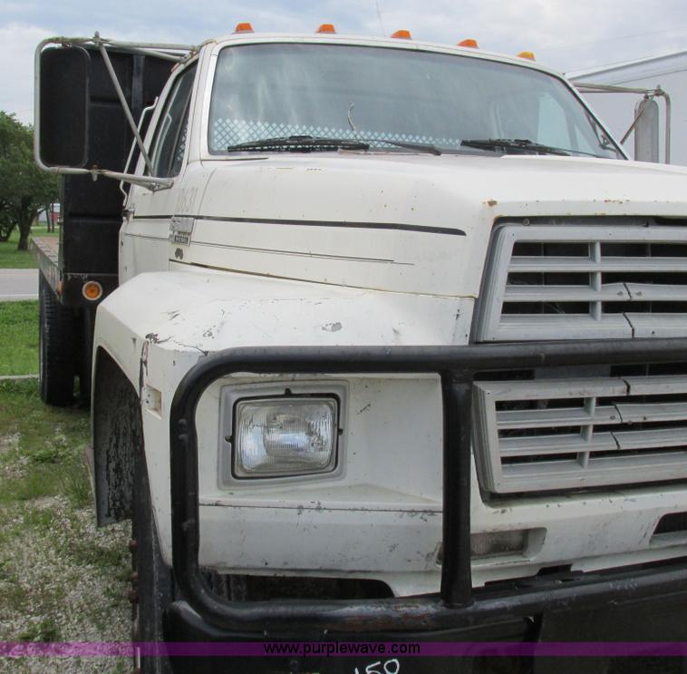 image for item K2163 1988 Ford F600 flatbed truck