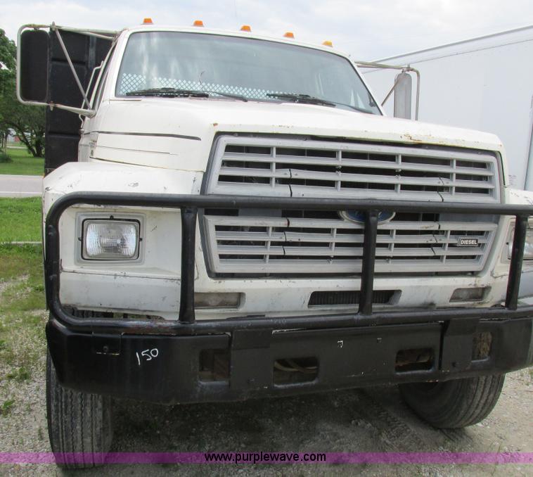 image for item K2163 1988 Ford F600 flatbed truck