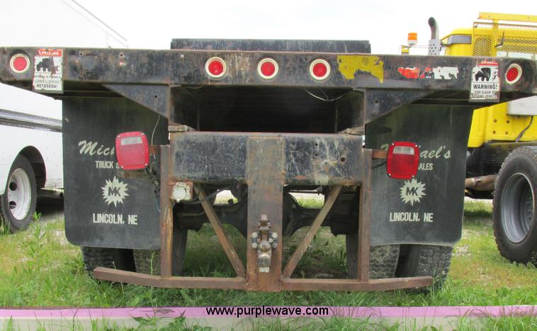 image for item K2163 1988 Ford F600 flatbed truck