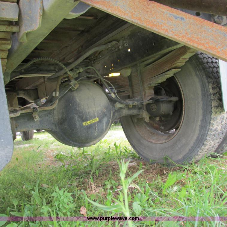 image for item K2163 1988 Ford F600 flatbed truck