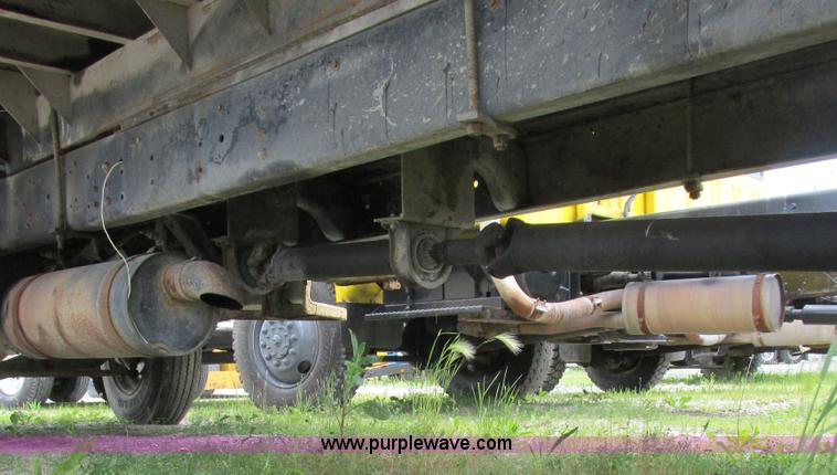 image for item K2163 1988 Ford F600 flatbed truck