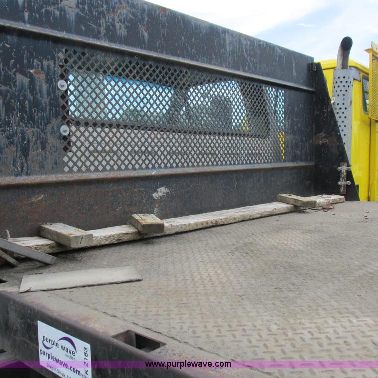 image for item K2163 1988 Ford F600 flatbed truck