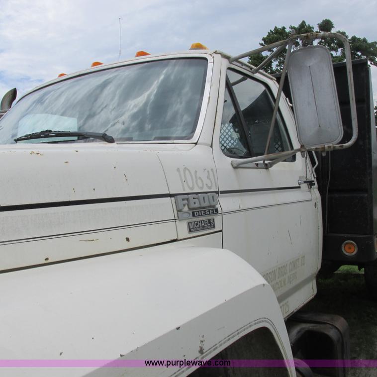 image for item K2163 1988 Ford F600 flatbed truck