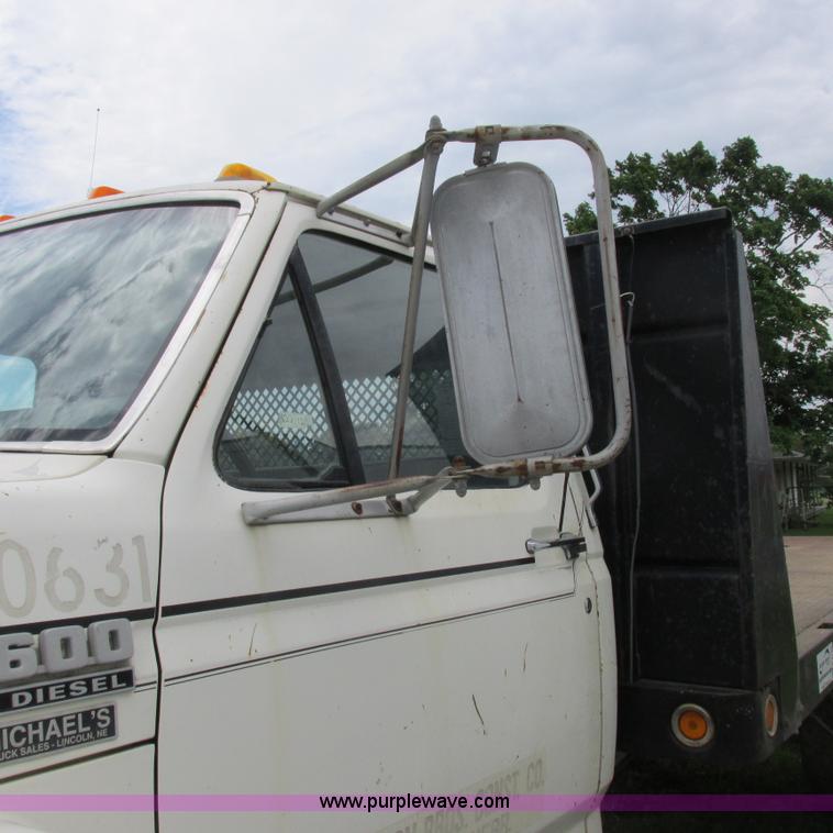 image for item K2163 1988 Ford F600 flatbed truck