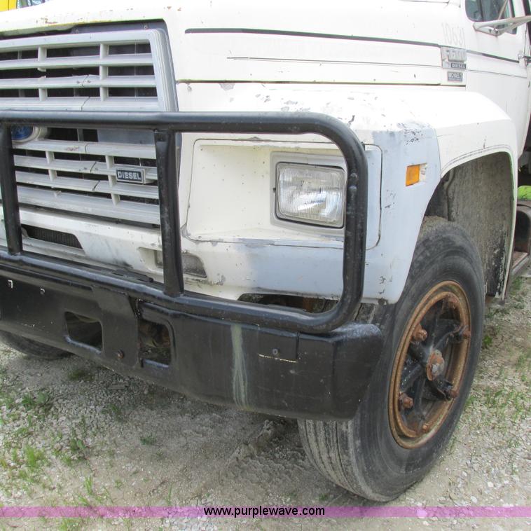 image for item K2163 1988 Ford F600 flatbed truck