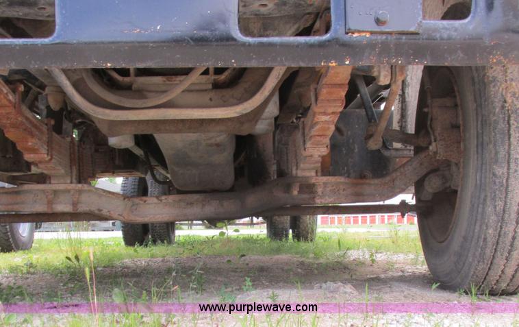 image for item K2163 1988 Ford F600 flatbed truck