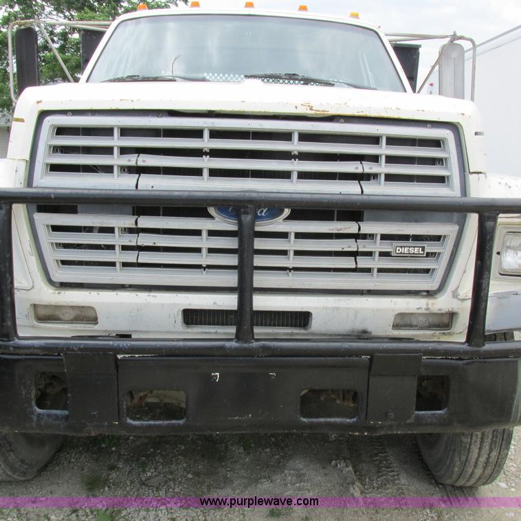 image for item K2163 1988 Ford F600 flatbed truck