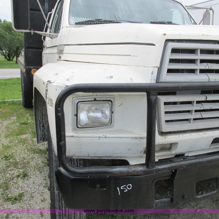image for item K2163 1988 Ford F600 flatbed truck