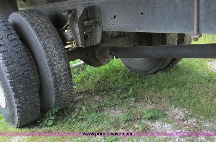 image for item K2163 1988 Ford F600 flatbed truck