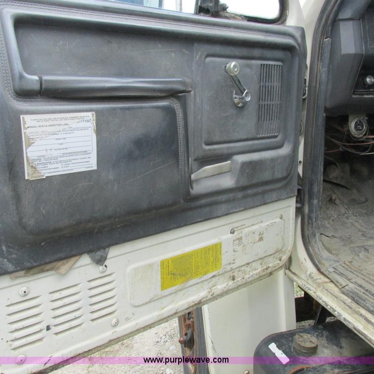 image for item K2163 1988 Ford F600 flatbed truck