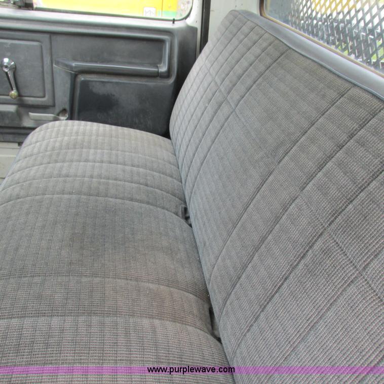 image for item K2163 1988 Ford F600 flatbed truck