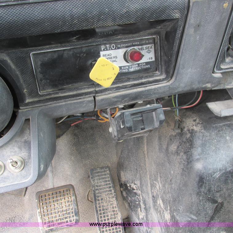 image for item K2163 1988 Ford F600 flatbed truck