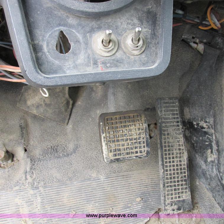 image for item K2163 1988 Ford F600 flatbed truck