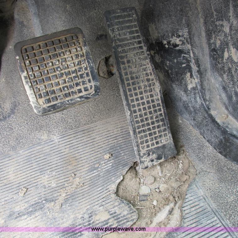 image for item K2163 1988 Ford F600 flatbed truck