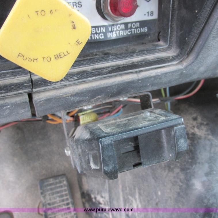 image for item K2163 1988 Ford F600 flatbed truck