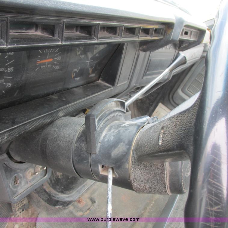 image for item K2163 1988 Ford F600 flatbed truck