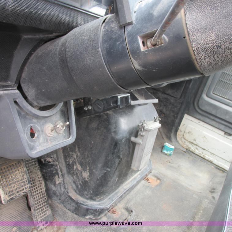 image for item K2163 1988 Ford F600 flatbed truck