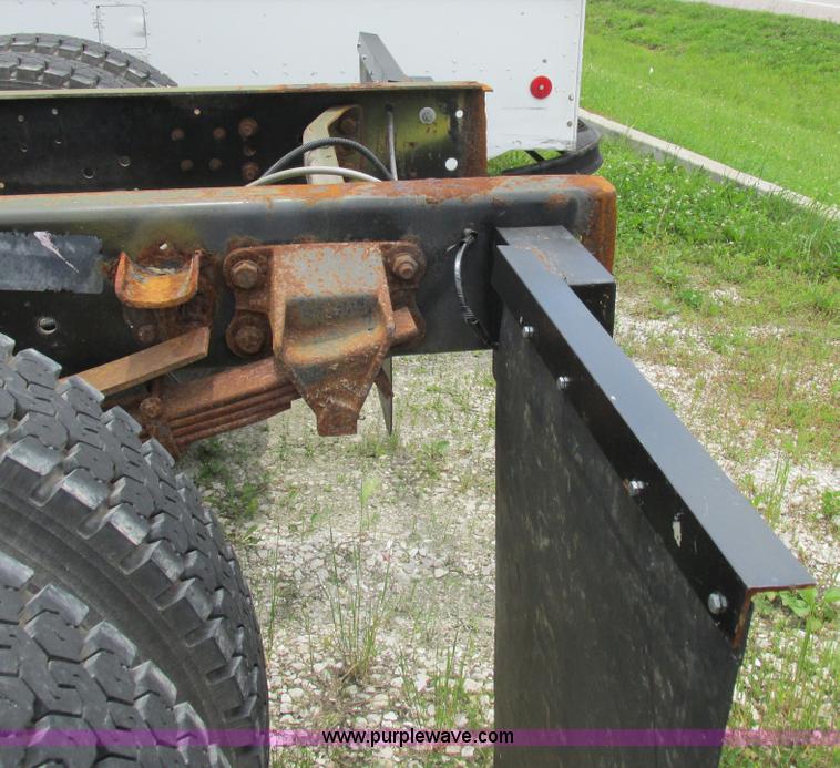 image for item K2164 1995 Ford F700 cab and chassis