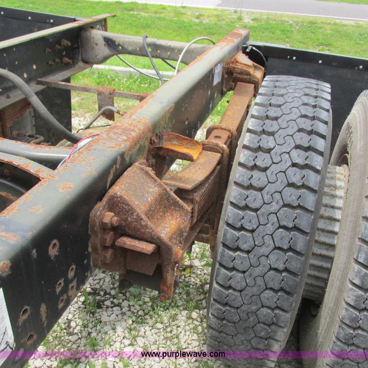 image for item K2164 1995 Ford F700 cab and chassis