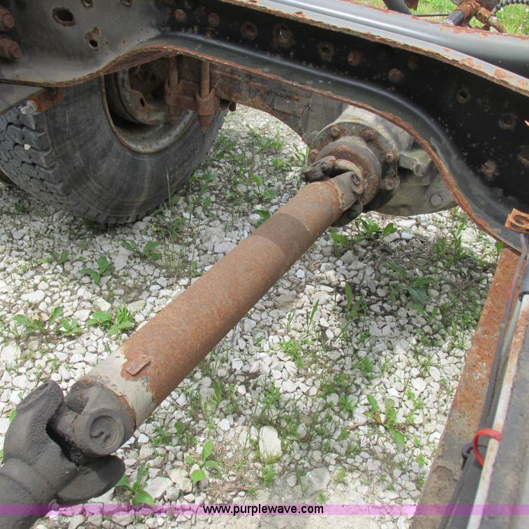 image for item K2164 1995 Ford F700 cab and chassis