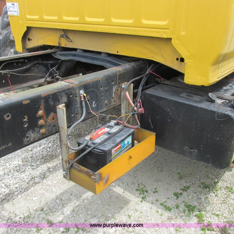 image for item K2164 1995 Ford F700 cab and chassis