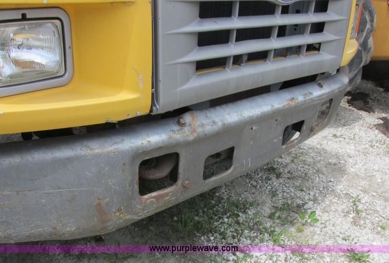 image for item K2164 1995 Ford F700 cab and chassis