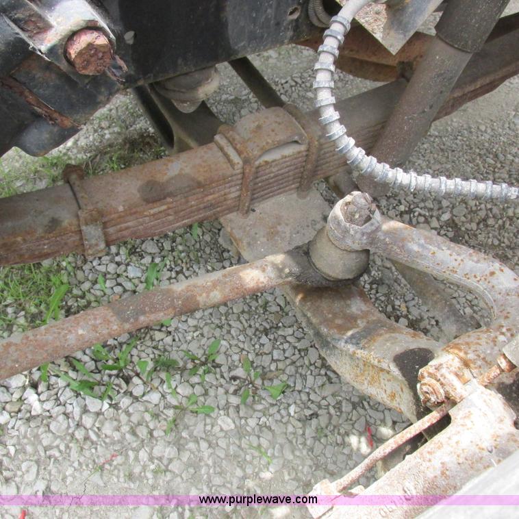 image for item K2164 1995 Ford F700 cab and chassis