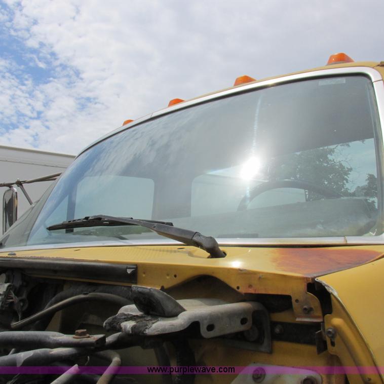 image for item K2164 1995 Ford F700 cab and chassis