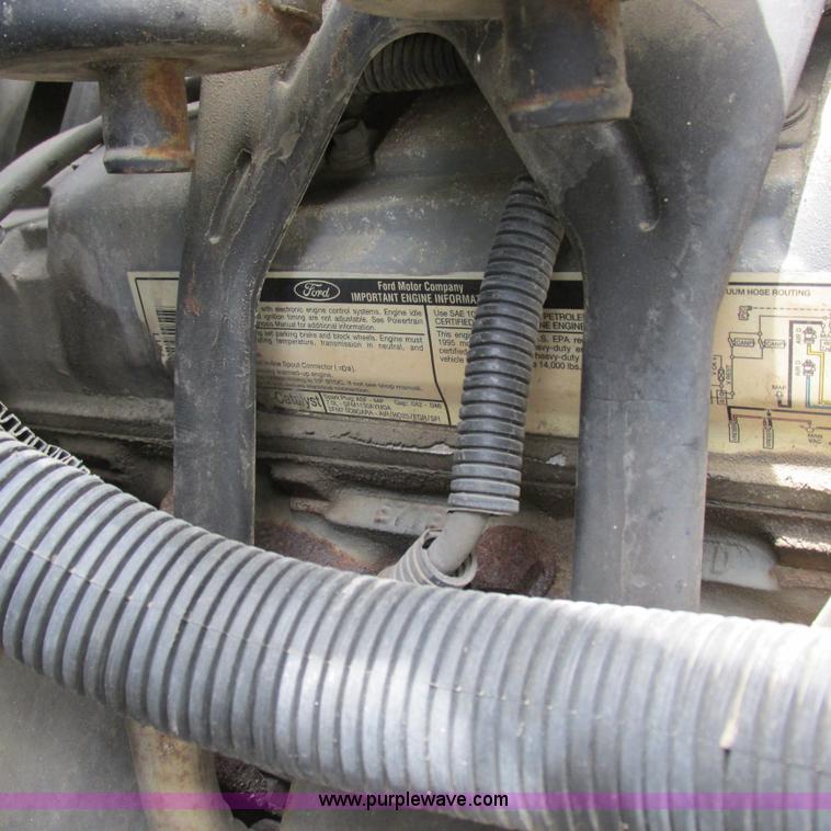 image for item K2164 1995 Ford F700 cab and chassis