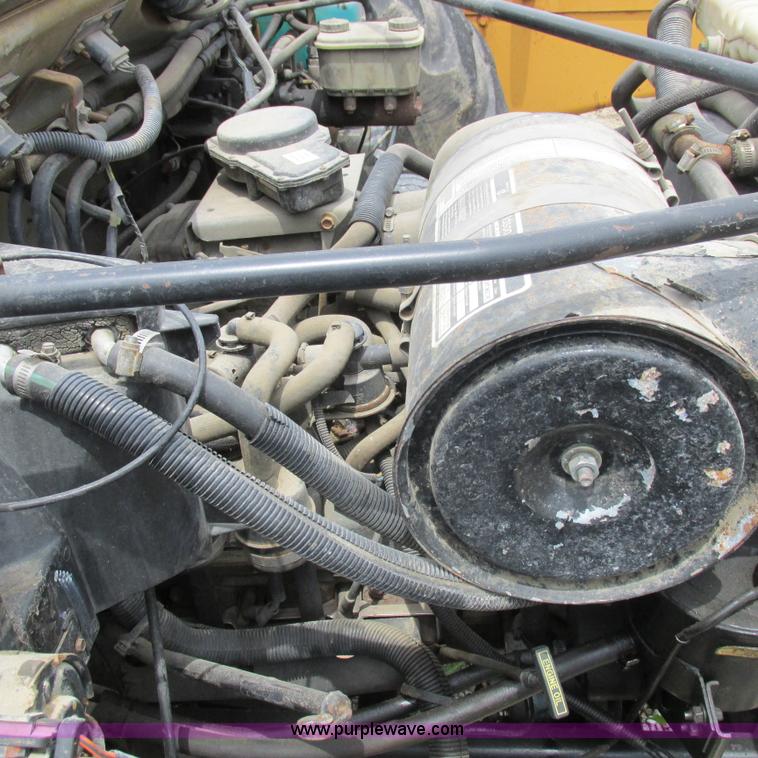 image for item K2164 1995 Ford F700 cab and chassis