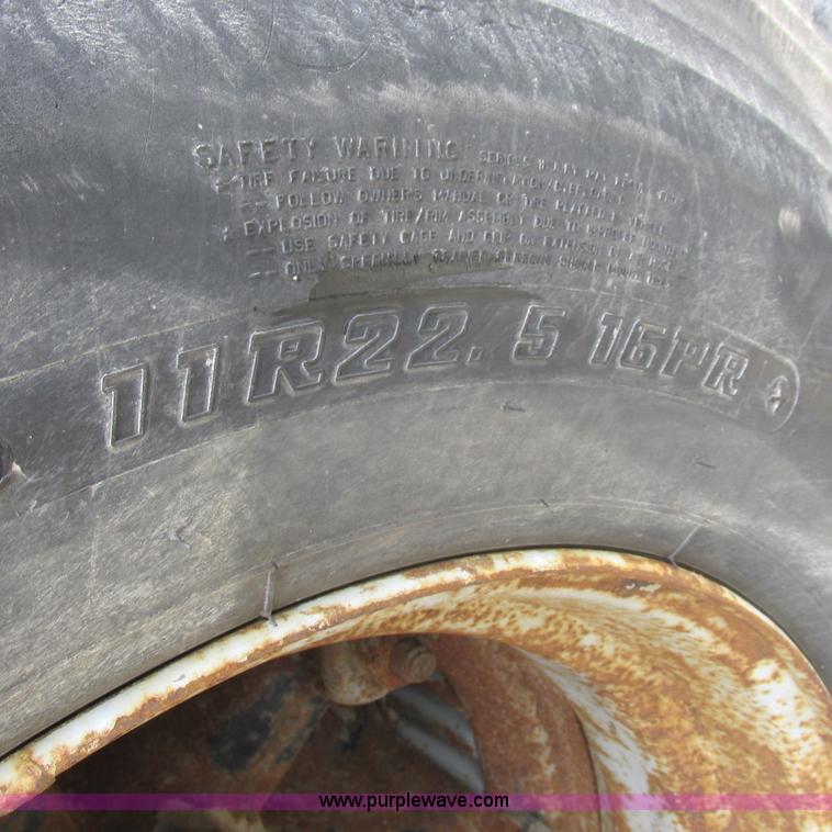 image for item K2164 1995 Ford F700 cab and chassis