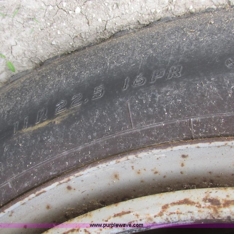 image for item K2164 1995 Ford F700 cab and chassis