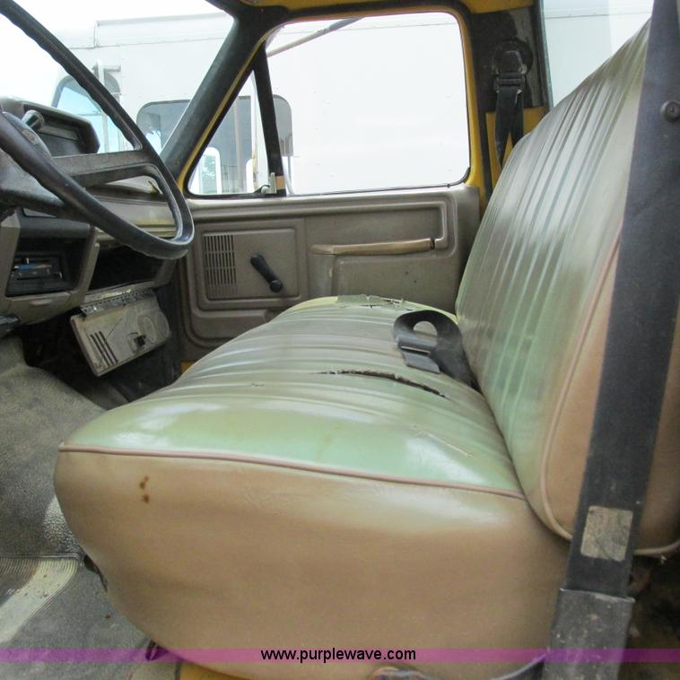 image for item K2164 1995 Ford F700 cab and chassis