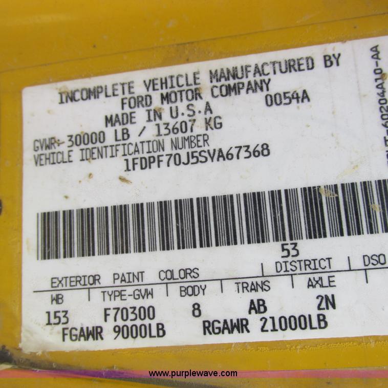 image for item K2164 1995 Ford F700 cab and chassis