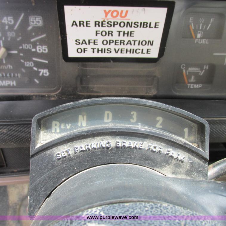 image for item K2164 1995 Ford F700 cab and chassis