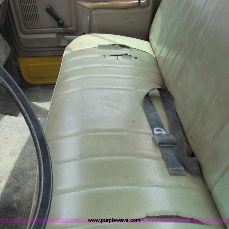 image for item K2164 1995 Ford F700 cab and chassis