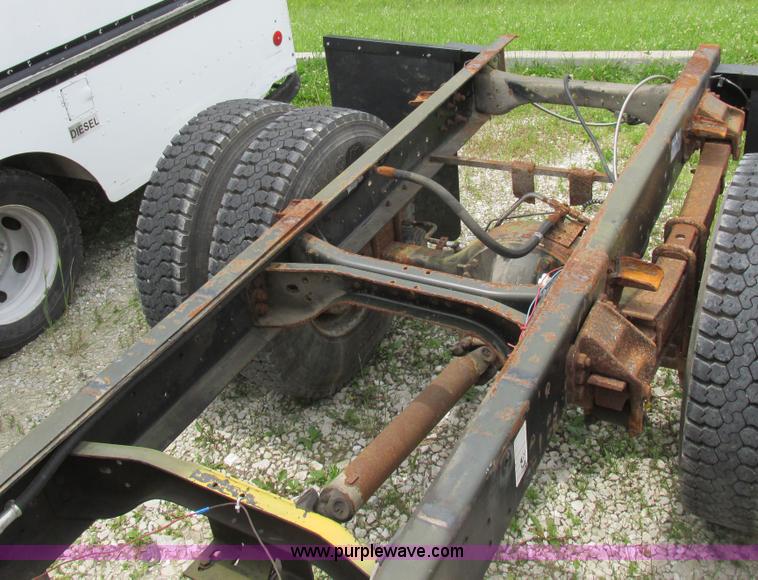 image for item K2164 1995 Ford F700 cab and chassis