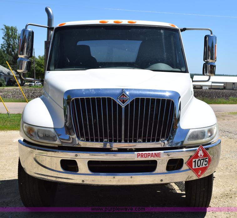 image for item K6018 2004 International DuraStar 4300 truck cab and chassis