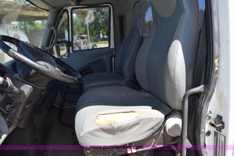 image for item K6018 2004 International DuraStar 4300 truck cab and chassis