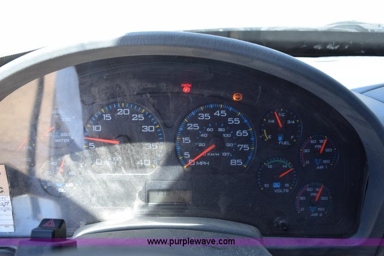 image for item K6018 2004 International DuraStar 4300 truck cab and chassis