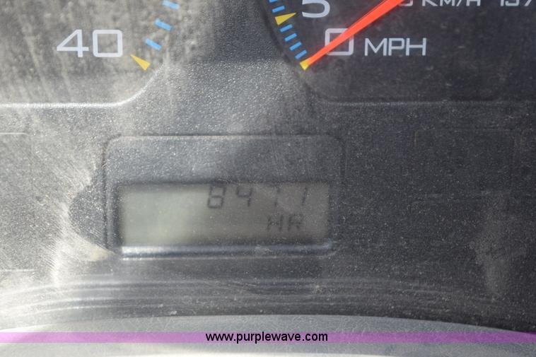 image for item K6018 2004 International DuraStar 4300 truck cab and chassis