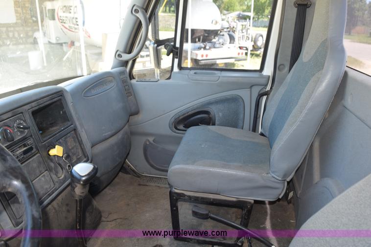 image for item K6018 2004 International DuraStar 4300 truck cab and chassis