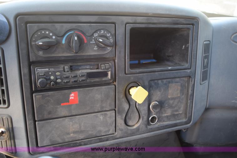 image for item K6018 2004 International DuraStar 4300 truck cab and chassis