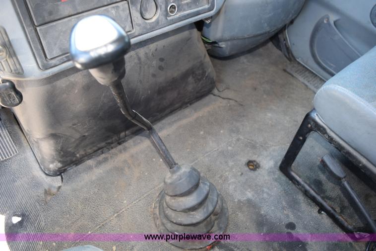 image for item K6018 2004 International DuraStar 4300 truck cab and chassis