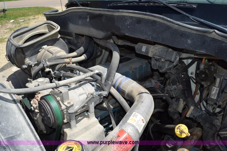 image for item K6018 2004 International DuraStar 4300 truck cab and chassis