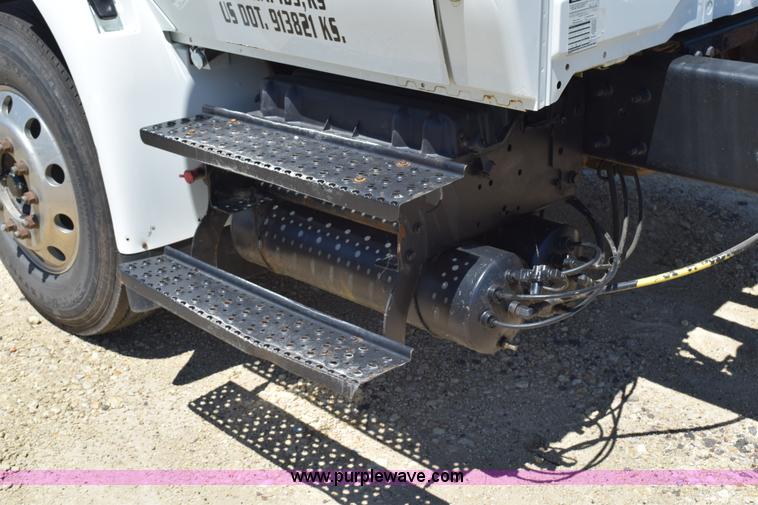 image for item K6018 2004 International DuraStar 4300 truck cab and chassis