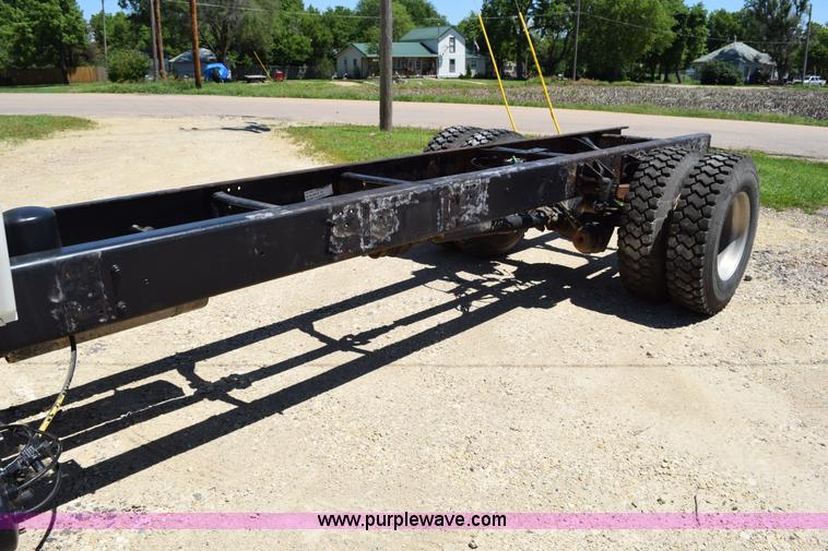 image for item K6018 2004 International DuraStar 4300 truck cab and chassis