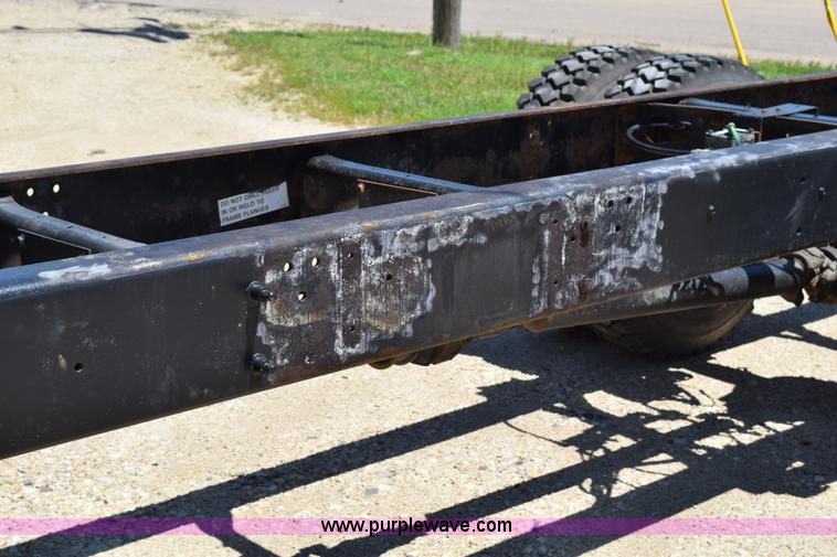 image for item K6018 2004 International DuraStar 4300 truck cab and chassis