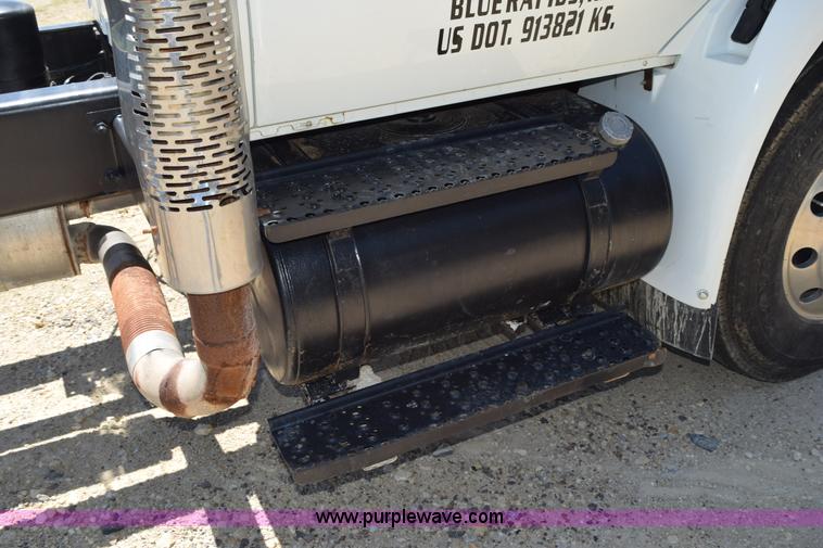 image for item K6018 2004 International DuraStar 4300 truck cab and chassis