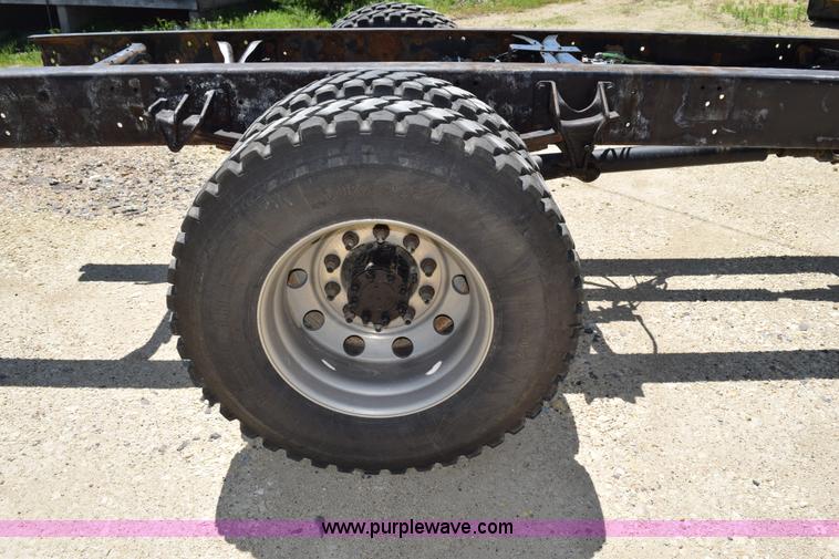 image for item K6018 2004 International DuraStar 4300 truck cab and chassis